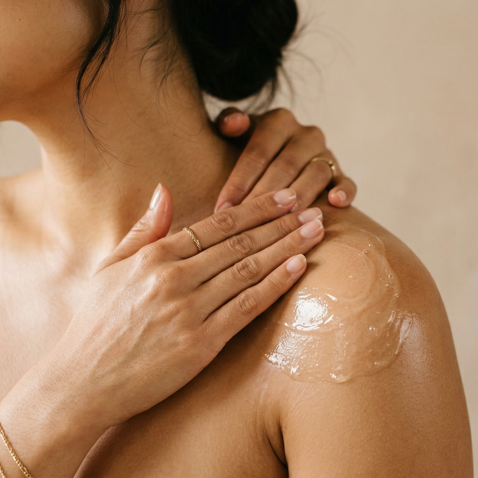 Papaya gel providing deep skin hydration